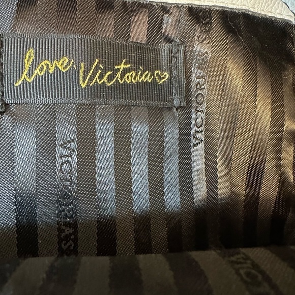 Victoria’s Secret V-Quilt White Small Backpack Double Straps Pockets Zippers - Picture 9 of 10